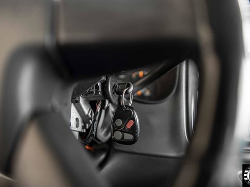 Used 2004 Chevrolet Avalanche 4x4 w/ Preferred Equipment Group image 18