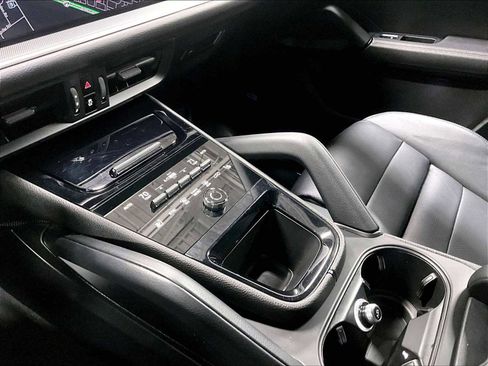 Used 2024 Porsche Cayenne image 20