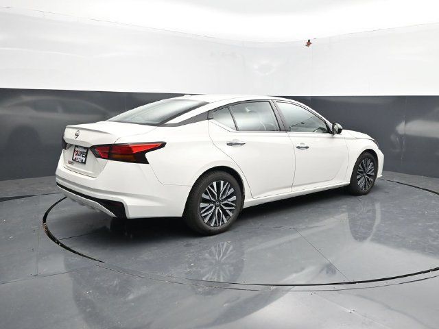 Used 2025 Nissan Altima 2.5 SV FWD image 8