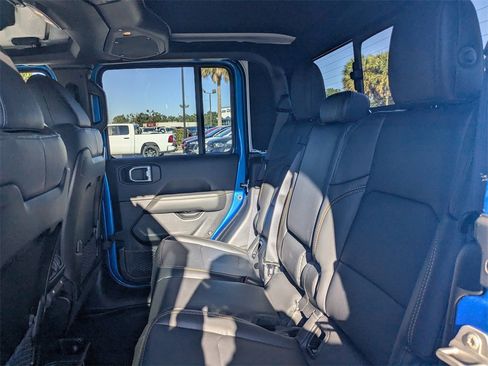 New 2025 Jeep Gladiator High Tide image 14