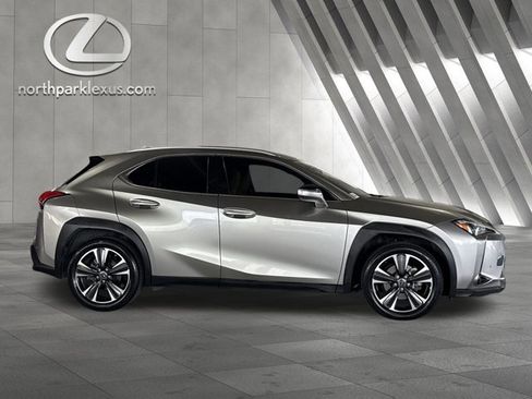 Used 2020 Lexus UX 200 w/ Premium Package image 4