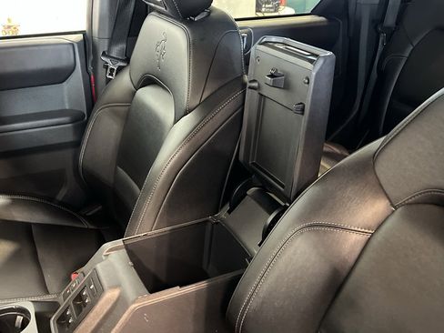Used 2025 Ford Bronco Badlands AWD/4WD image 16