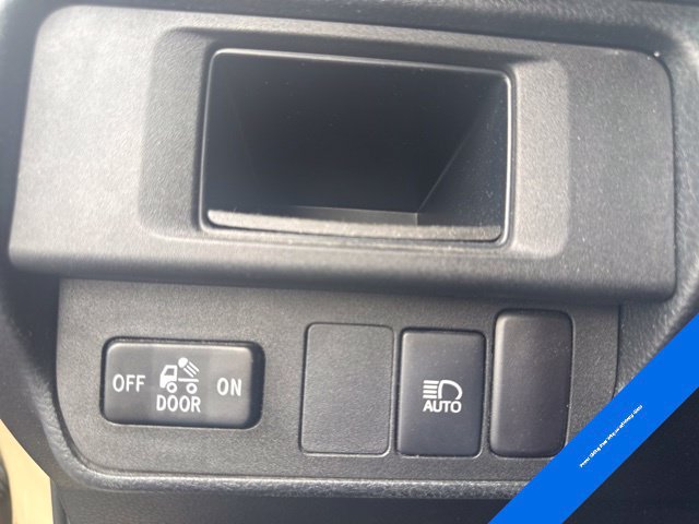 Used 2018 Toyota Tacoma SR5 AWD/4WD image 17