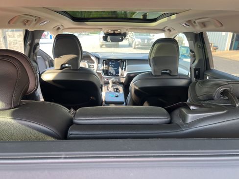 Used 2019 Volvo V90 T6 Cross Country w/ Advanced Package AWD/4WD image 28