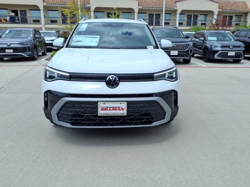New 2026 Volkswagen Taos SE FWD image 3