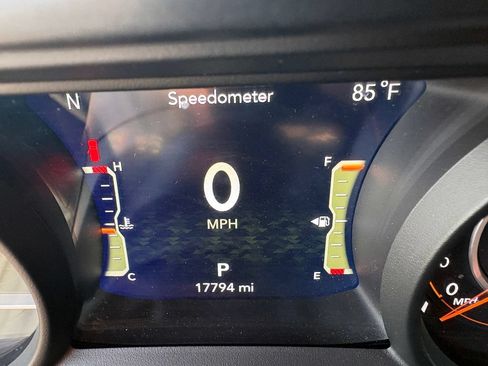 Used 2025 Jeep Wrangler Unlimited Rubicon w/ Convenience Group AWD/4WD image 14