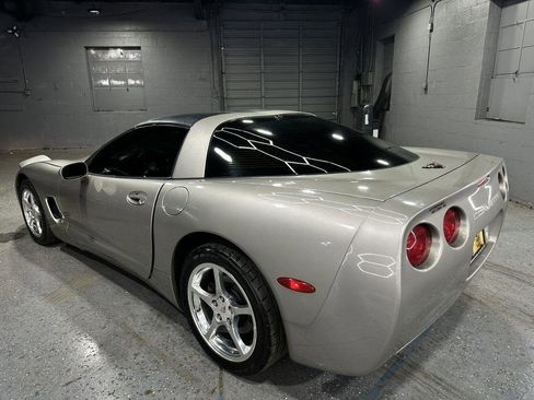 Used 2002 Chevrolet Corvette Coupe w/ Preferred Equipment Group2 RWD image 3
