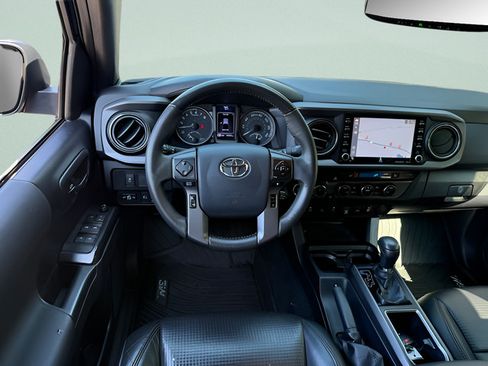 Used 2020 Toyota Tacoma TRD Sport w/ TRD Premium Sport Package AWD/4WD image 6