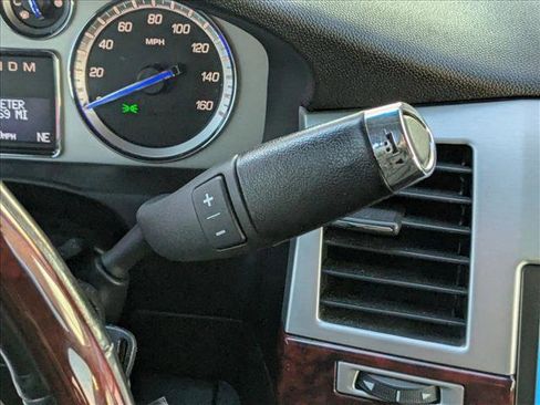 Used 2013 Cadillac Escalade Luxury image 11