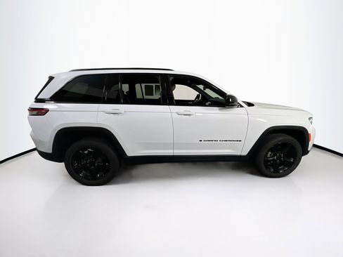 Used 2022 Jeep Grand Cherokee Altitude image 4