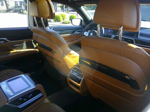 Used 2021 BMW 750i xDrive w/ Luxury Rear Seating Package AWD/4WD image 57