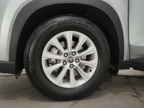 Used 2025 Toyota Grand Highlander AWD image 32