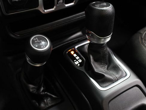 Used 2021 Jeep Wrangler Unlimited Sport AWD/4WD image 31