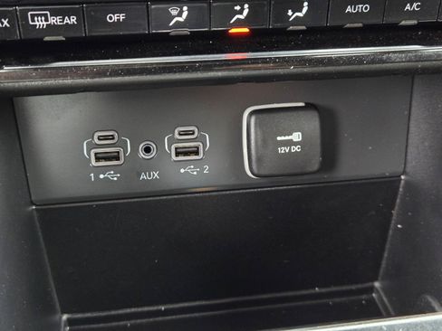 Used 2024 Jeep Grand Cherokee L Laredo RWD image 12