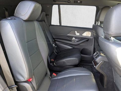 Used 2022 Mercedes-Benz GLS 450 4MATIC image 25