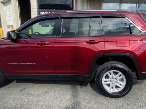 Used 2023 Jeep Grand Cherokee Laredo image 36