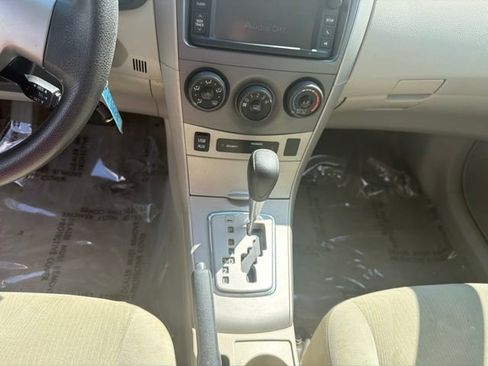 Used 2013 Toyota Corolla LE FWD image 13