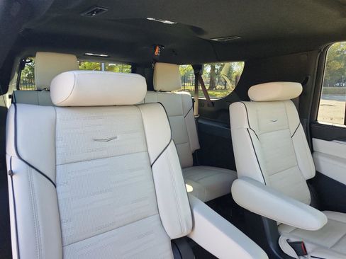 Used 2025 Cadillac Escalade ESV Sport w/ Touring Package image 10