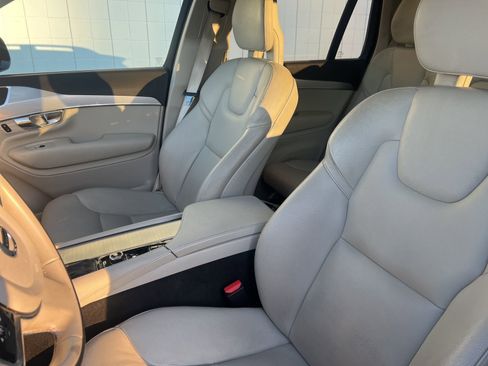Used 2017 Volvo XC90 T6 Momentum w/ Vision Package image 8
