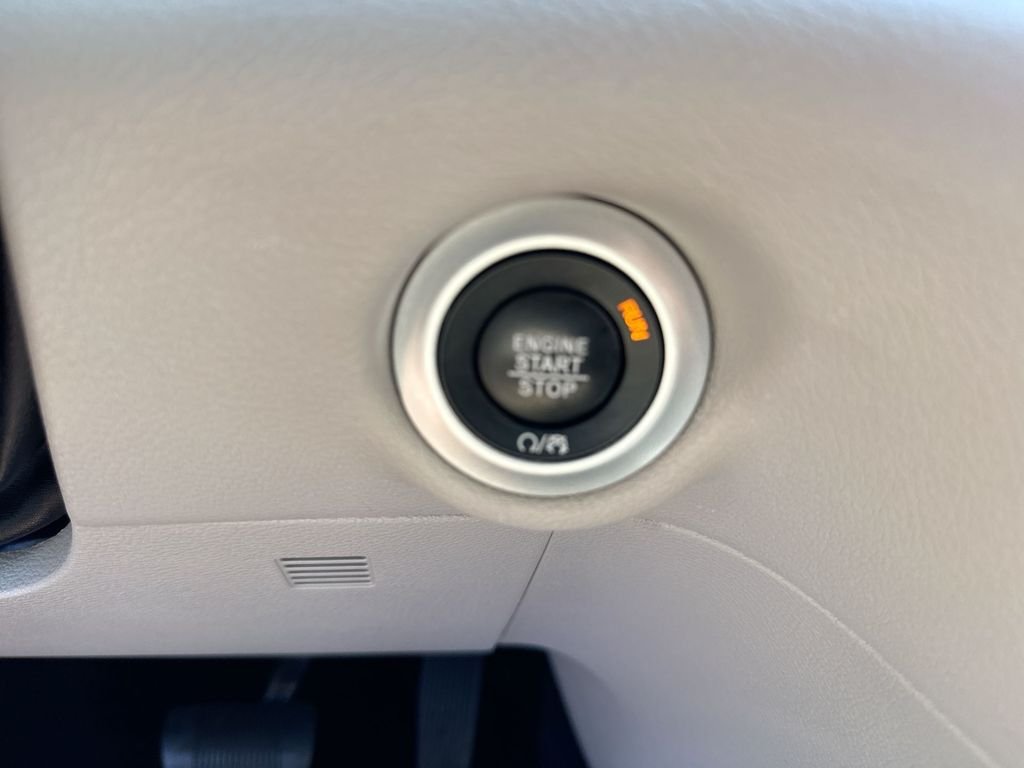 Used 2024 Chrysler Pacifica Touring-L FWD image 57