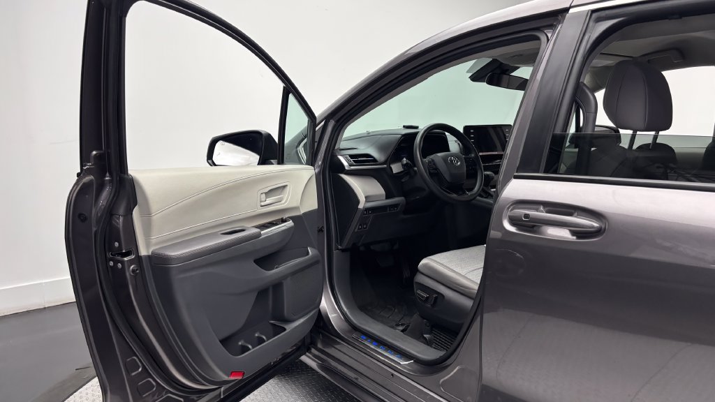 Certified 2024 Toyota Sienna LE FWD image 20