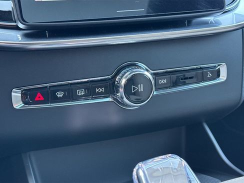 New 2026 Volvo XC90 B5 Core w/ Protection Package image 21