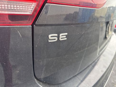 Used 2022 Volkswagen Tiguan SE image 11