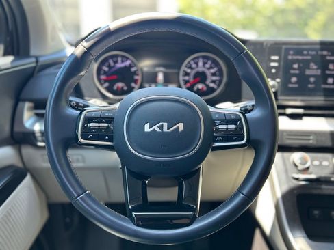 Used 2024 Kia Carnival LX FWD image 12