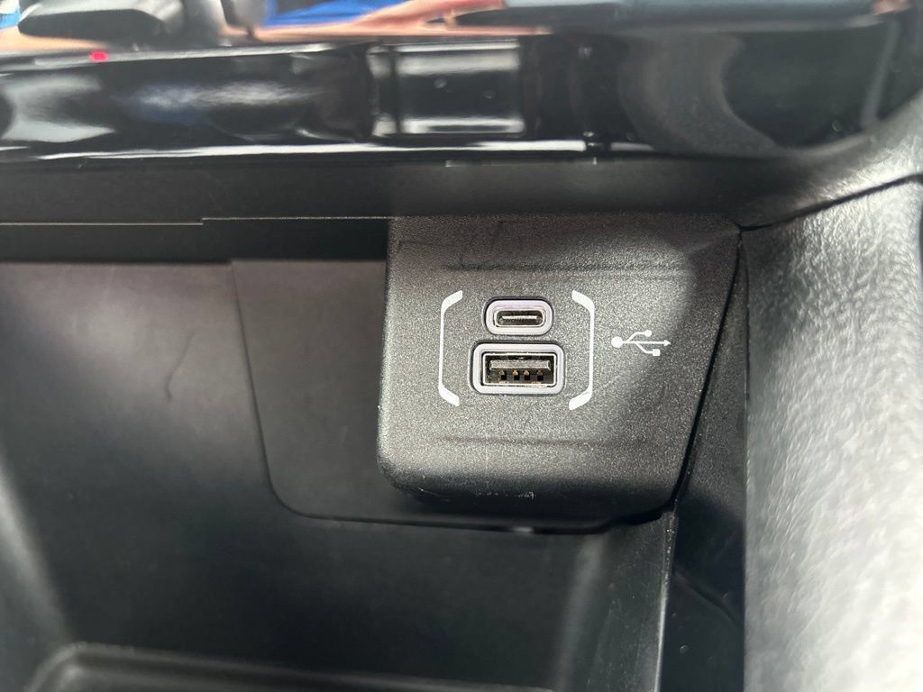 Used 2025 Jeep Compass Limited AWD/4WD image 32