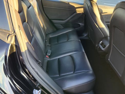 Used 2023 Tesla Model 3 Standard Range image 13