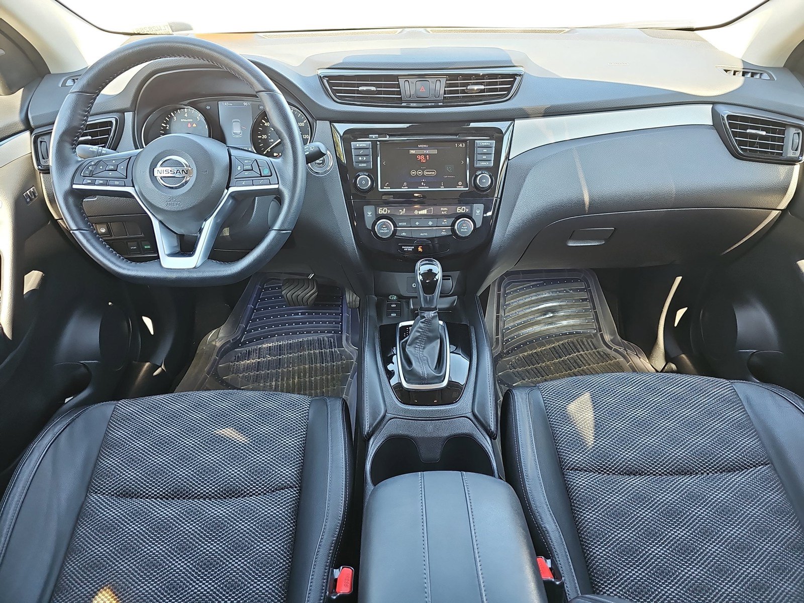 Used 2020 Nissan Rogue Sport SV w/ Technology Package FWD image 9