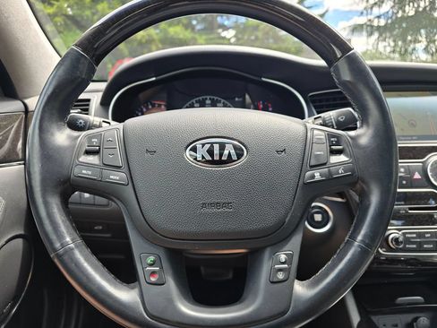 Used 2015 Kia Cadenza Limited FWD image 16
