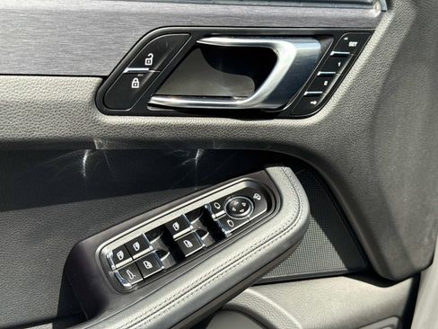 Used 2022 Porsche Macan GTS image 40
