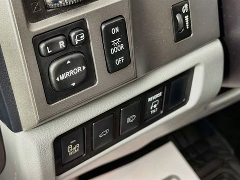 Used 2016 Toyota Sequoia Platinum AWD/4WD image 10