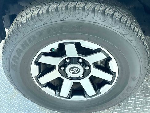 Used 2024 Toyota 4Runner TRD Off-Road Premium w/ Off Road Premium Plus Package image 10