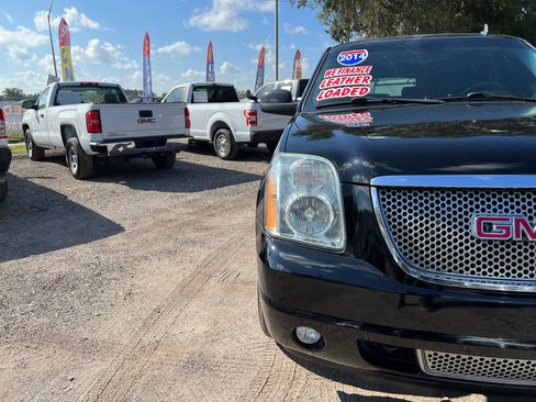 Used 2014 GMC Yukon XL Denali image 9