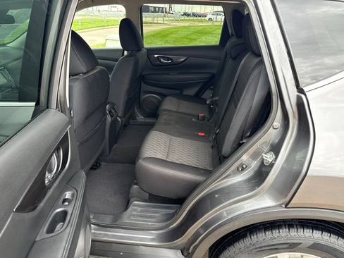 Used 2019 Nissan Rogue S w/ Special Edition Package FWD image 23