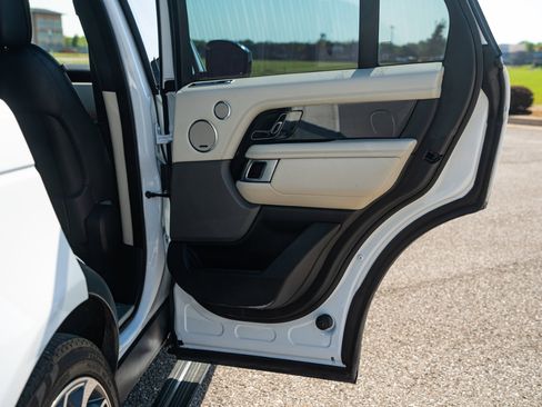 Used 2020 Land Rover Range Rover HSE image 30