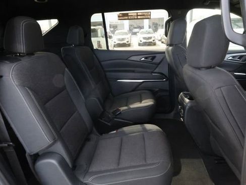 Used 2024 Chevrolet Traverse LT image 27