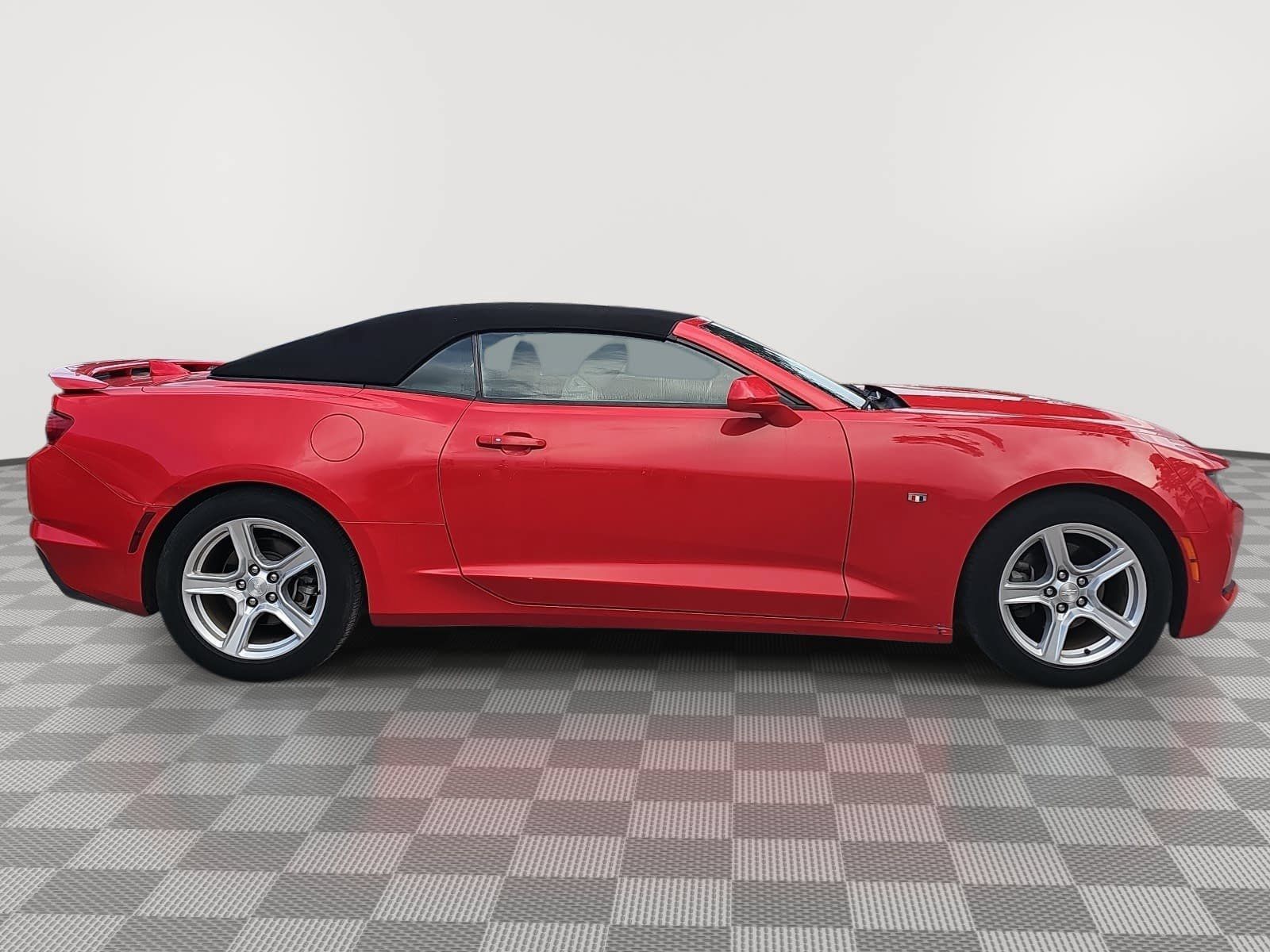 Used 2020 Chevrolet Camaro LT RWD image 9