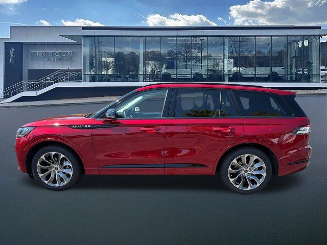 New 2027 Lincoln Aviator AWD w/ Jet Appearance Package image 4
