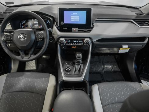 Used 2025 Toyota RAV4 XLE AWD/4WD image 16