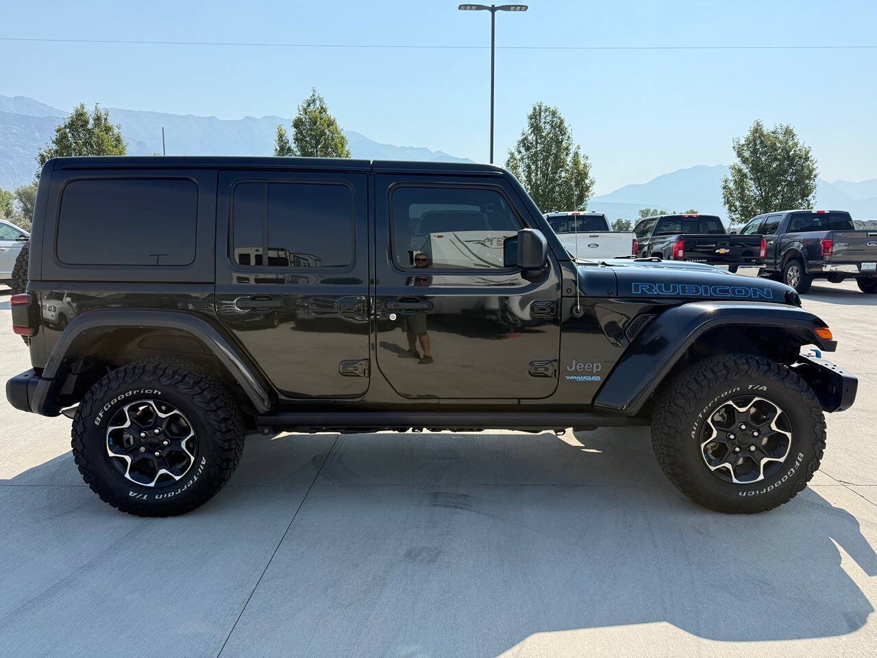 Used 2022 Jeep Wrangler Unlimited Rubicon 4xe w/ Steel Bumper Group AWD/4WD image 2