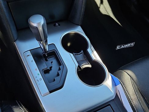 Used 2014 Toyota Camry SE image 13