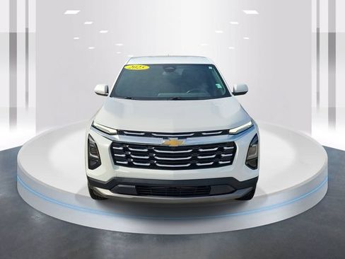Used 2025 Chevrolet Equinox LT AWD/4WD image 2