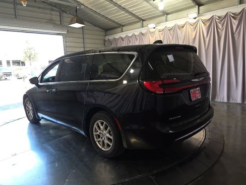 Used 2024 Chrysler Pacifica Touring-L FWD image 8