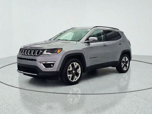 Used 2018 Jeep Compass Limited w/ Navigation Group FWD image 3