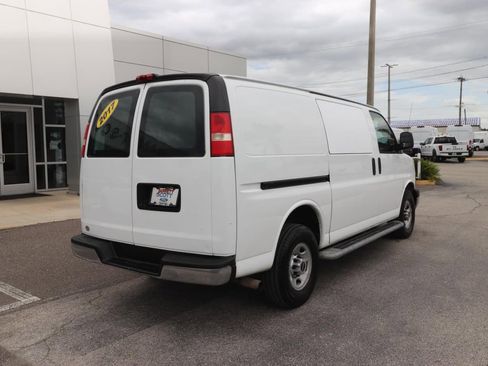 Used 2017 GMC Savana 2500 RWD image 9