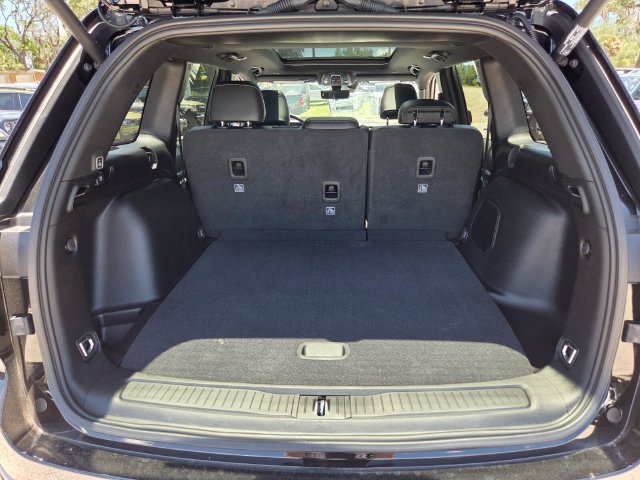 New 2026 Jeep Grand Cherokee Limited w/ Luxury Tech Group II RWD image 15