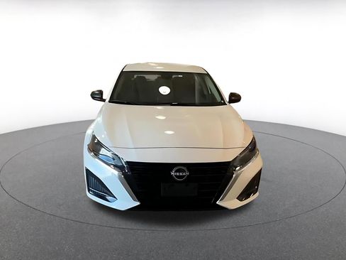 Used 2025 Nissan Altima 2.5 SV FWD image 4